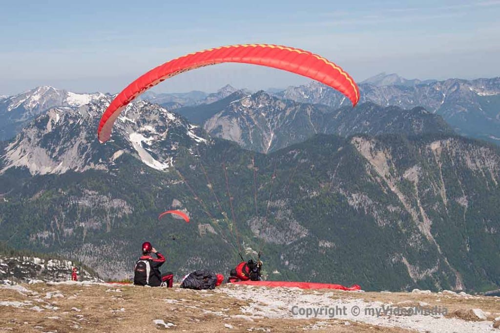 Paragliders at Krippenstein 