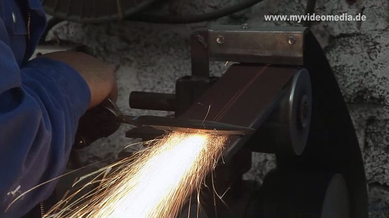 manufacture of damascus knives