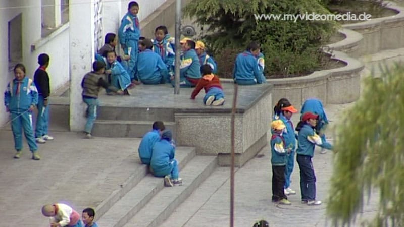 First break in a school in Lhasa - Tibet