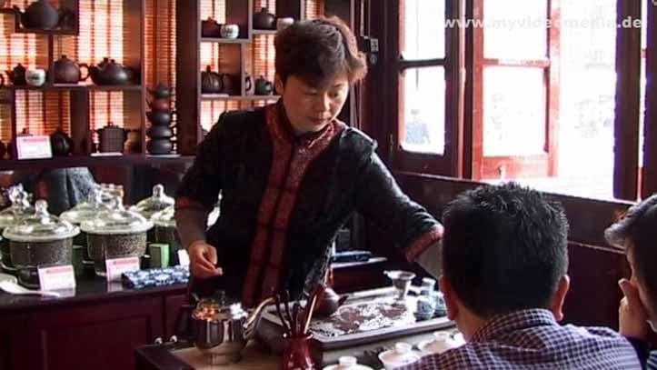 Huxinting tea house - tea preparation