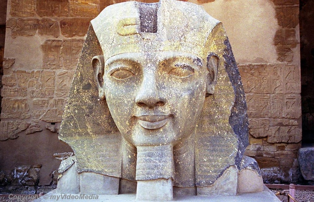 Statue Luxor Temple