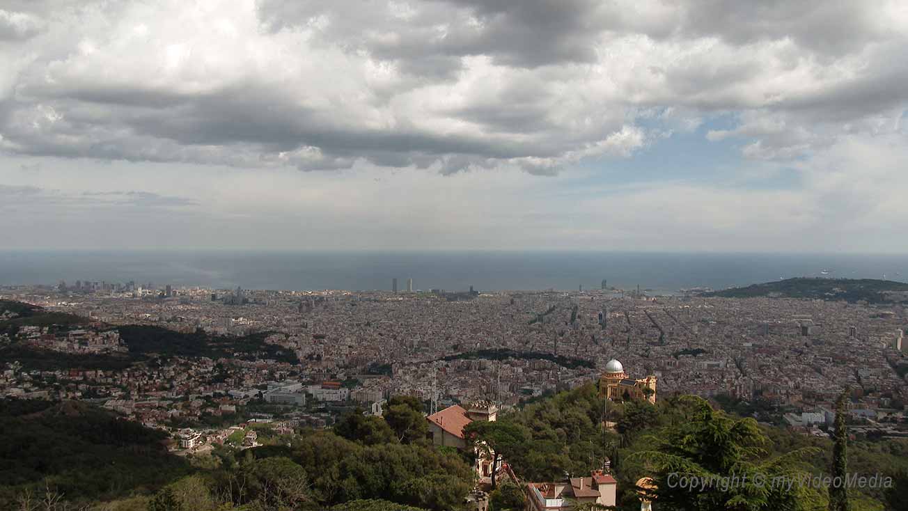Blick vom Tibidabo auf Barcelona