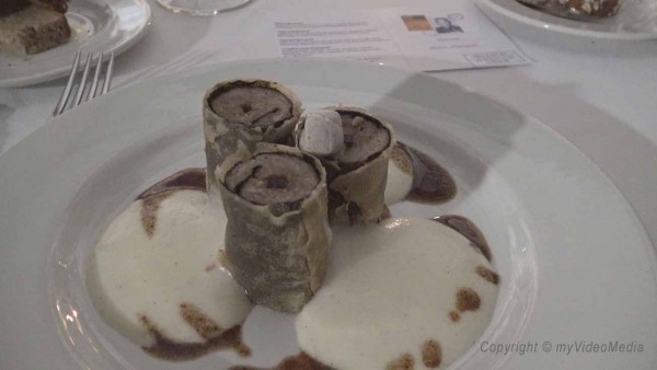 süße Wurst an schaumigem Kartoffelpüree