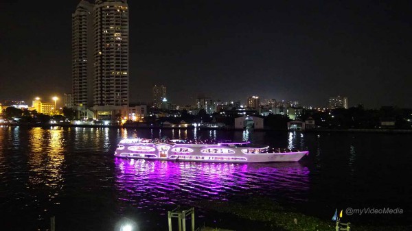 Chao Phraya River bei Nacht