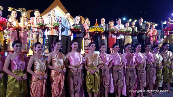 Teilnehmer Loi Krathong TBEX Eröffnung