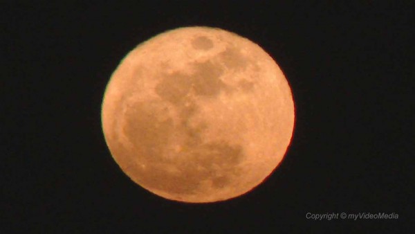 Full moon Phnom Penh
