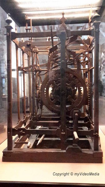 old clockwork in Mezquita