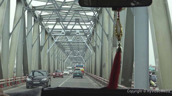 Chuong Duong Bridge