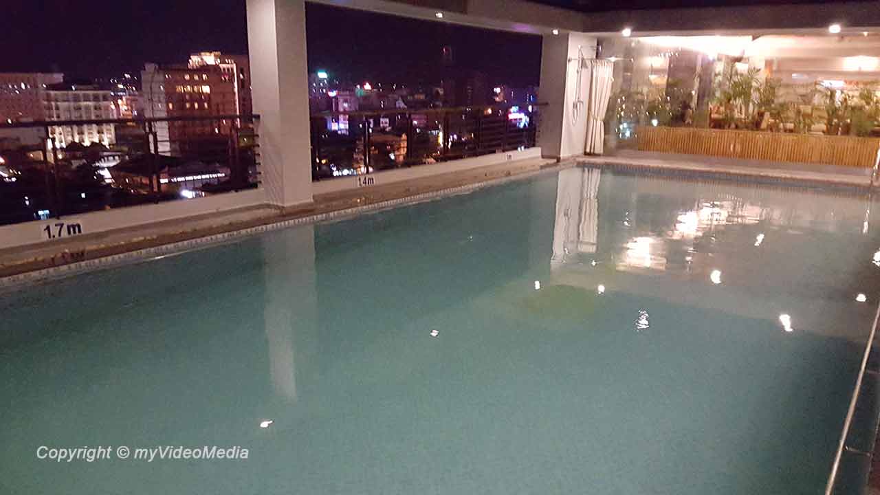 Pool Romance Hotel in Hue