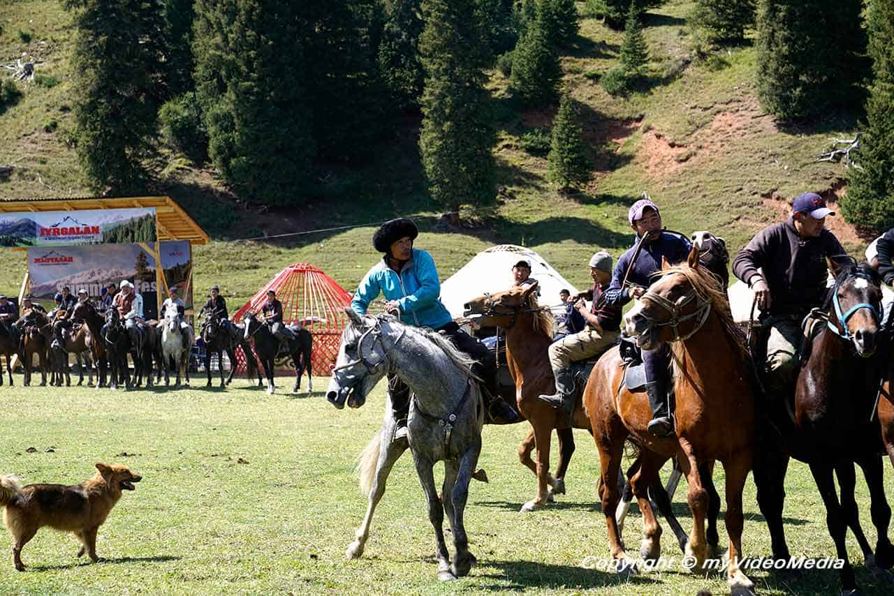 Pferde-Wettkämpfe Jyrgalan Valley