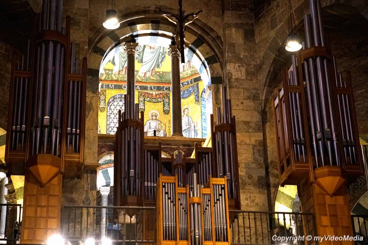 große Orgel im Aachener Dom