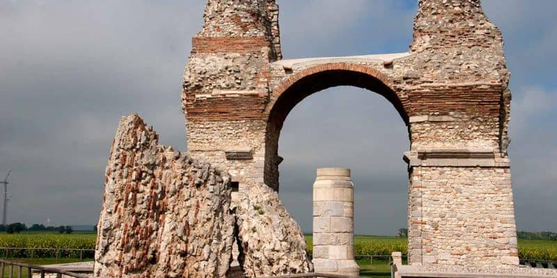 Heldentor Petronell Carnuntum