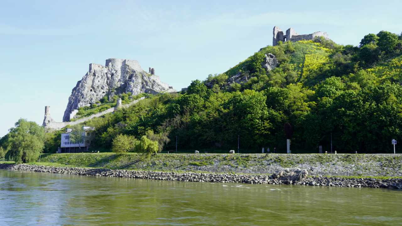 Burg Theben