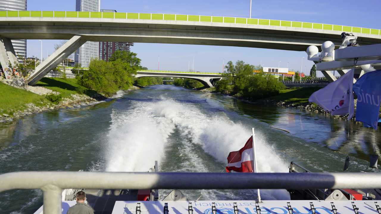 Twin City Liner auf dem Donaukanal<br>