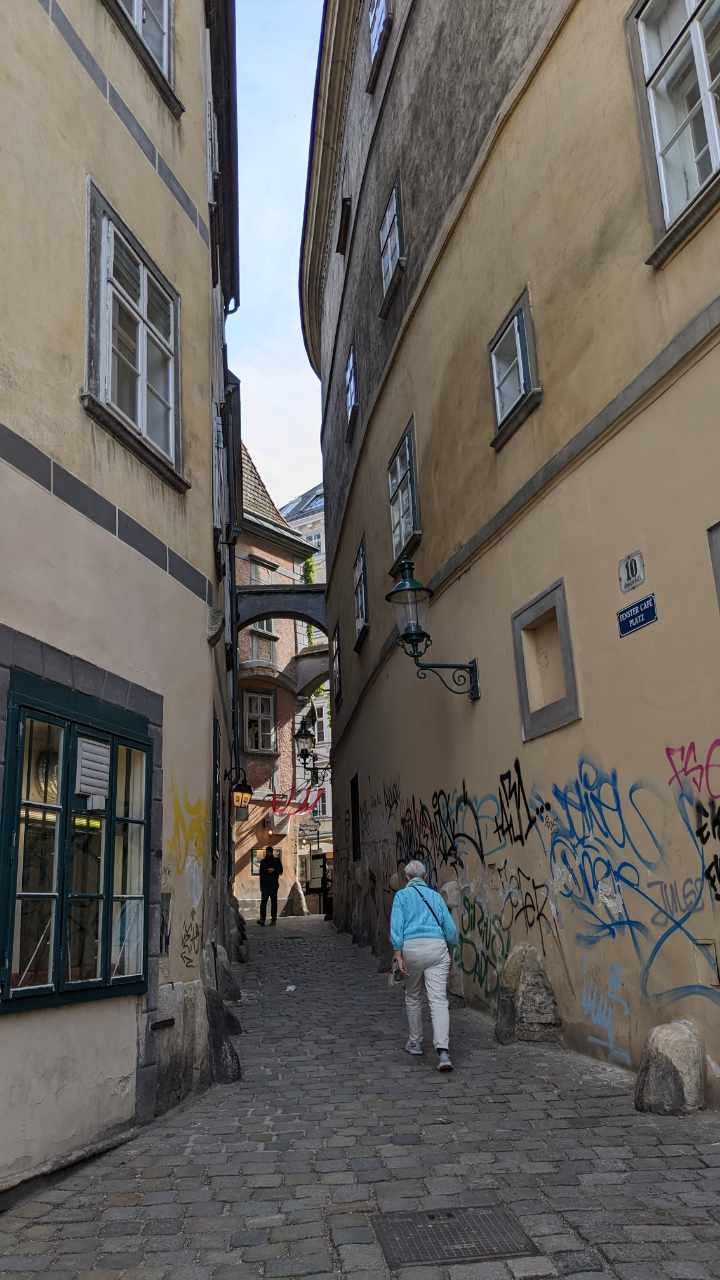 narrowest alley in Vienna