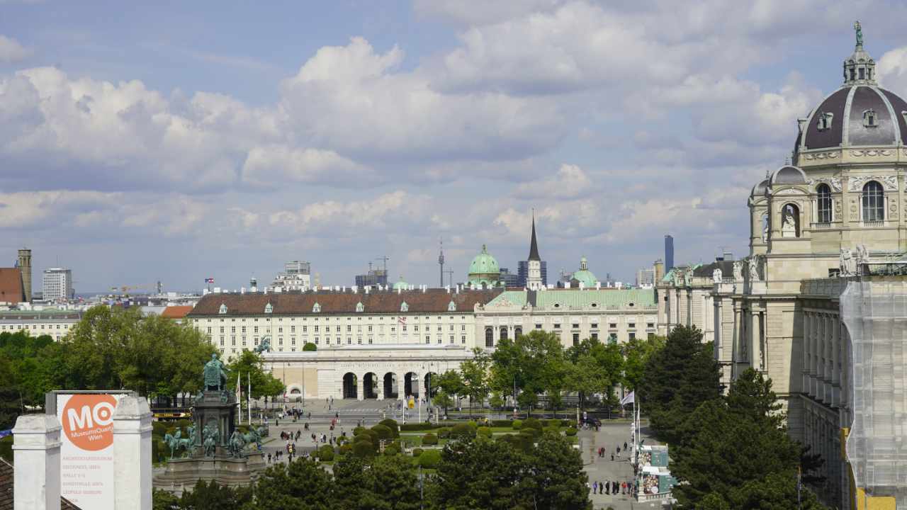 Blick von der Dachterrasse des Leopold Museum