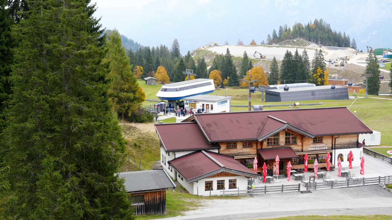 Loferer Almbahn 2 mountain station