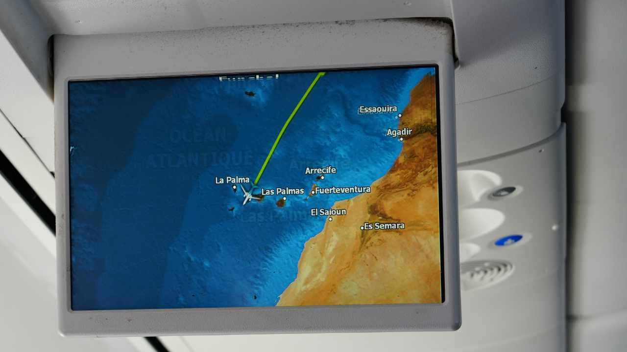 the flight from Luxembourg to Sao Vincente leads across the Canary islands 